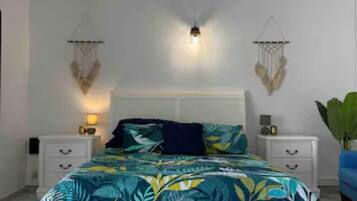 Unite 2 | Coffres-forts dans les chambres, décoration personnalisée, bureau