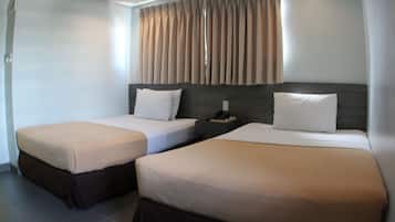 Deluxe Room | Minibar, in-room safe, desk, free WiFi