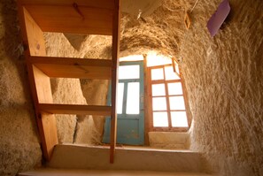 Suite, 2 Schlafzimmer (Peri Cave) | Schreibtisch, kostenloses WLAN