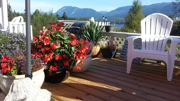 Terrace/patio - Above The Inlet B&B and Vacation Rental (Sechelt)