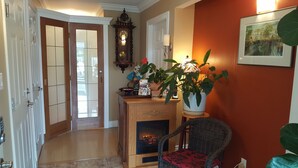 Reception - Above The Inlet B&B and Vacation Rental (Sechelt)