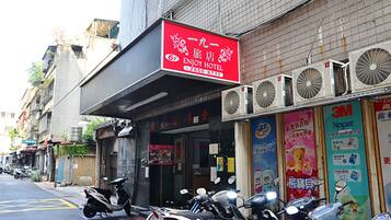 Mặt tiền nơi lưu trú