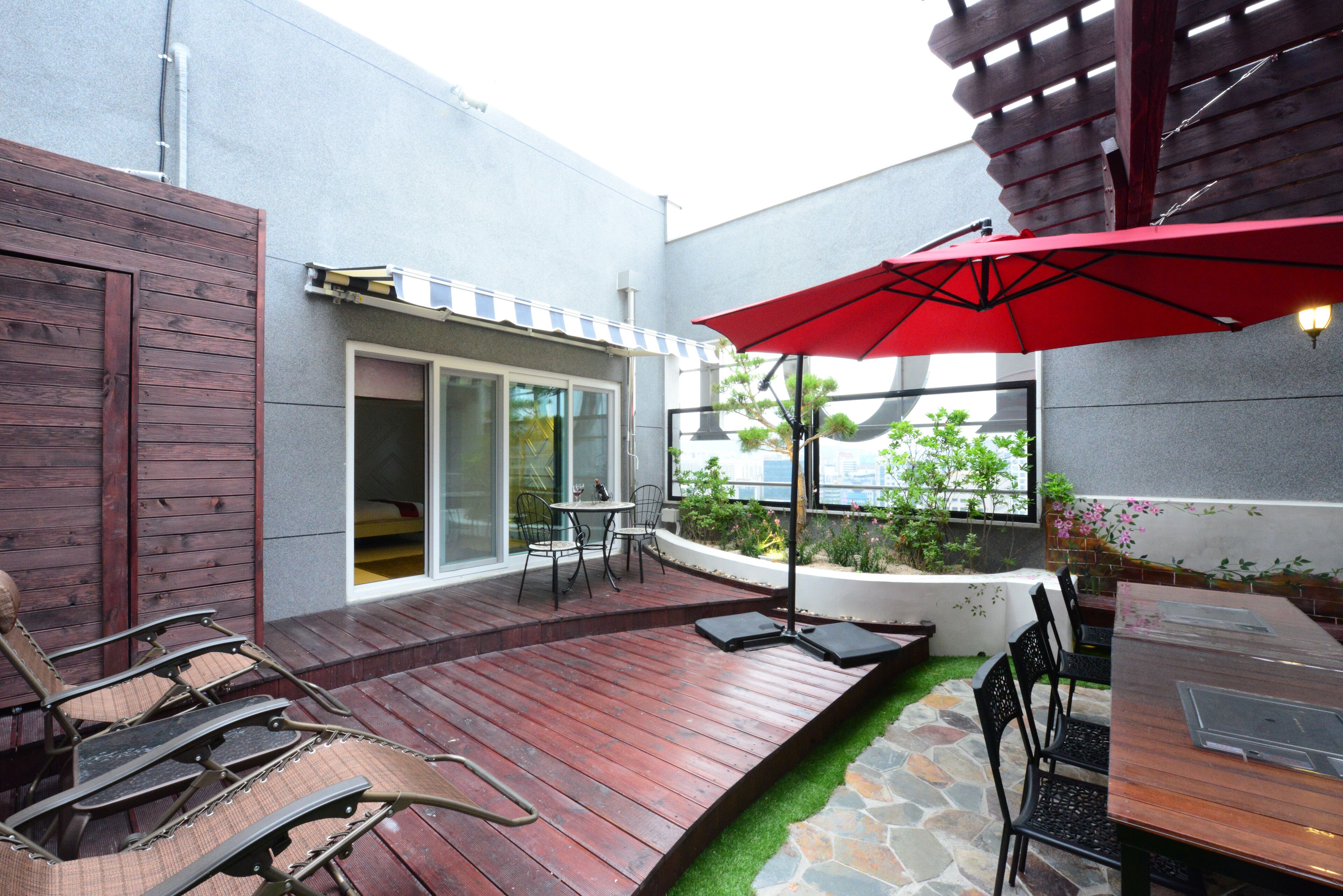 [Breakfast for 2] Suite Garden - Residence Type | Terrace/patio