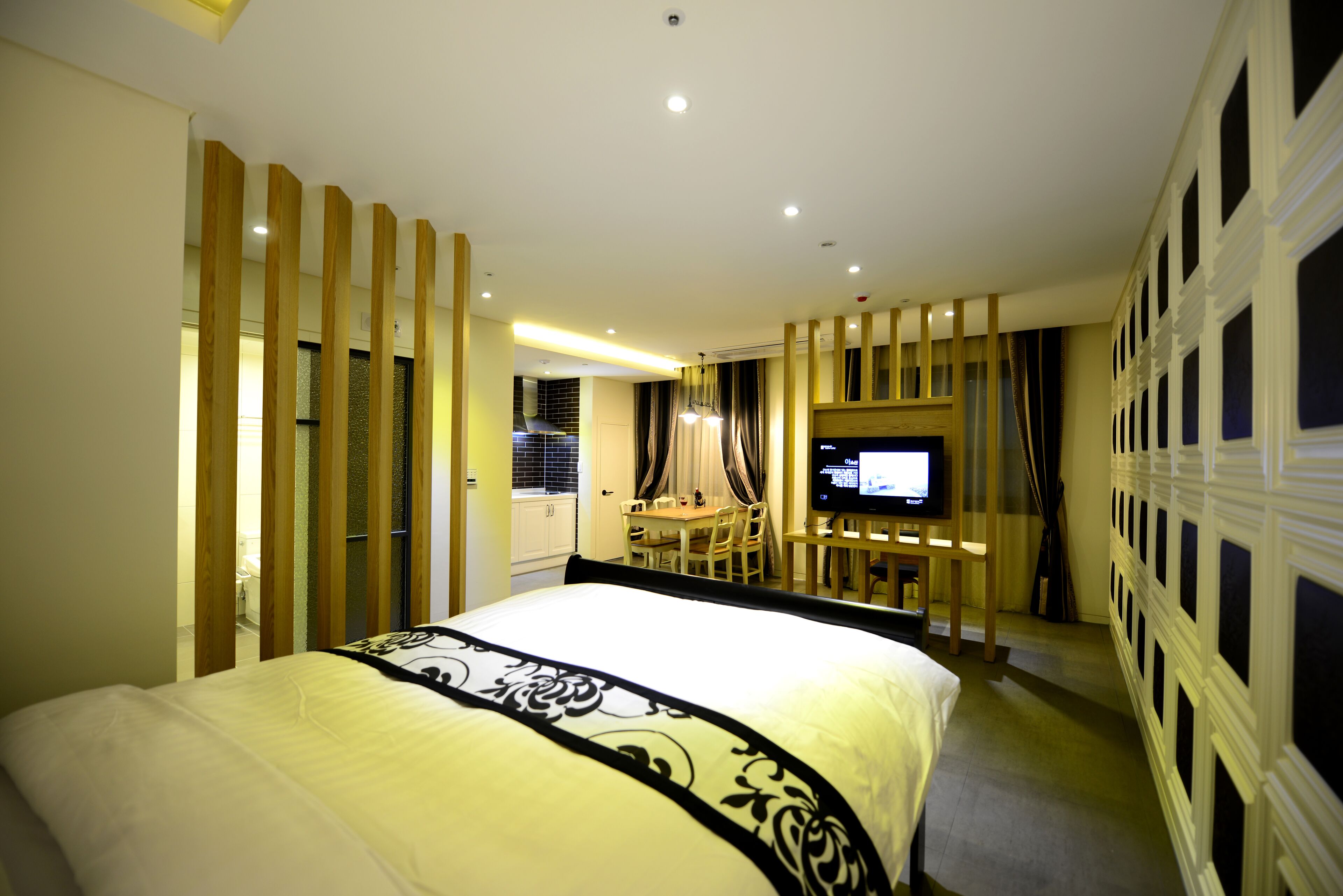 [breakfast for 2] suite - residence type | laptop workspace, blackout curtains, iron/ironing board, free wifi