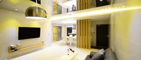 Suite – royal (Residence Type, Breakfast for 4) | Skrivebord for bærbar PC, blendingsgardiner og strykejern/-brett