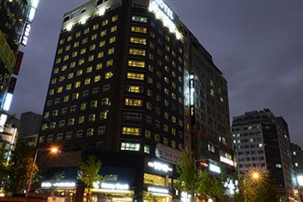 Front of property - evening/night