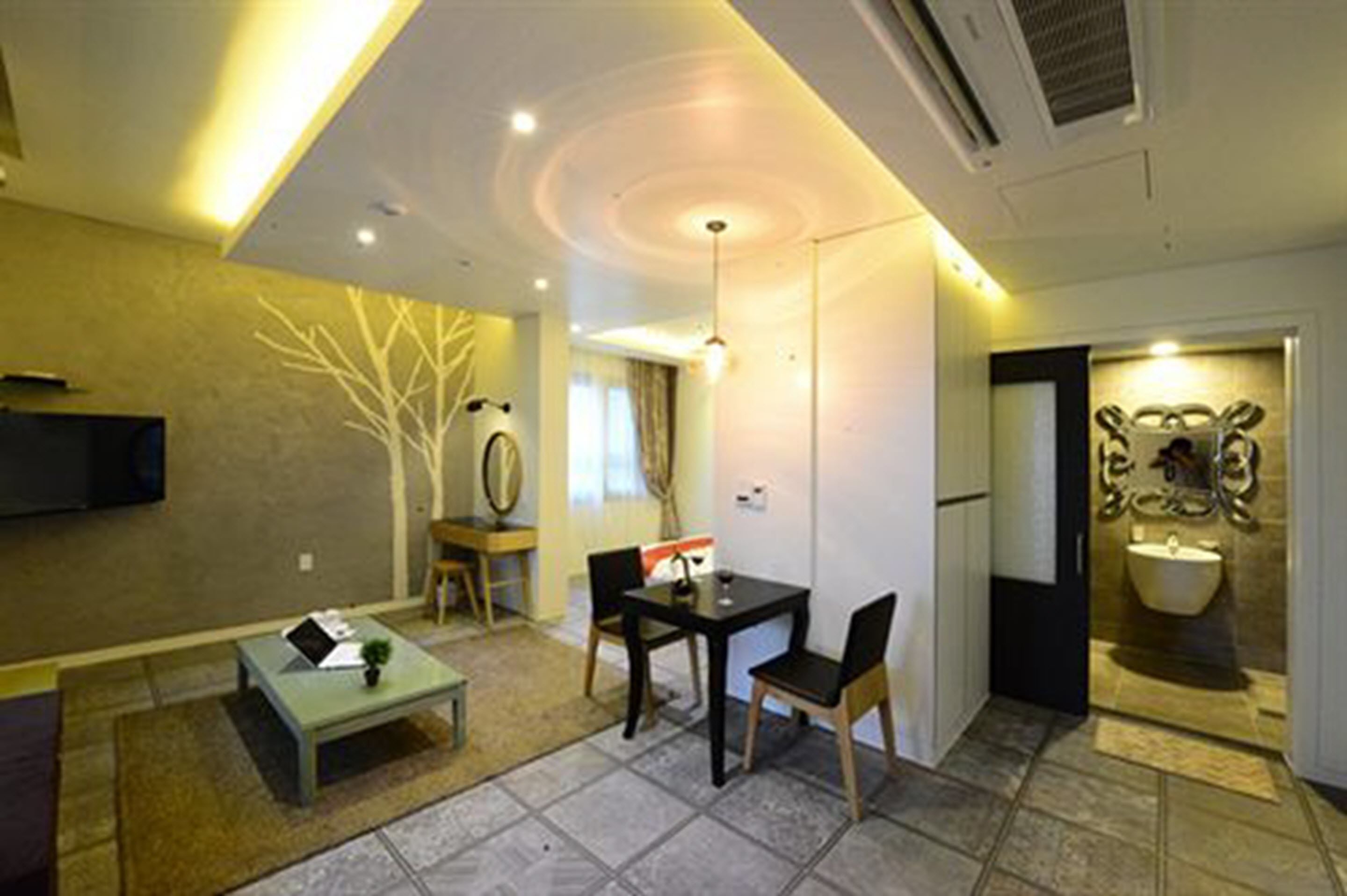 [breakfast for 2] suite garden - residence type | living area | flat-screen tv, pay films, heated floors