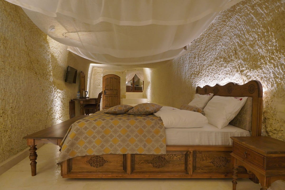 Exclusive-Zimmer | Hochwertige Bettwaren, Minibar, Zimmersafe, individuell dekoriert