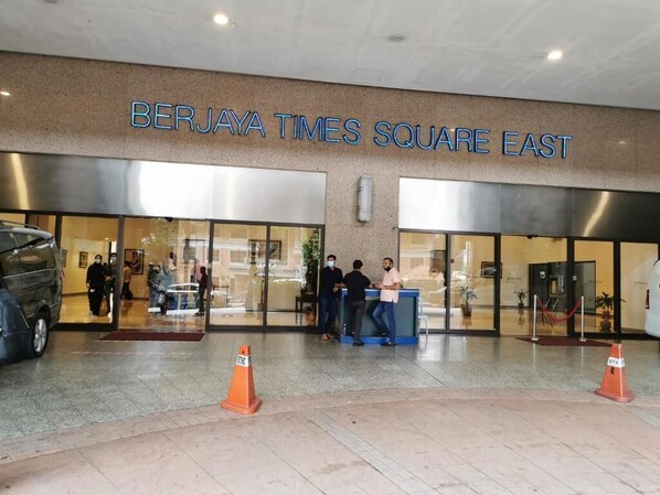 The entrance to Berjaya Times Square East with a reception desk and glass doors. - Times Private Serviced Suites (Kuala Lumpur)