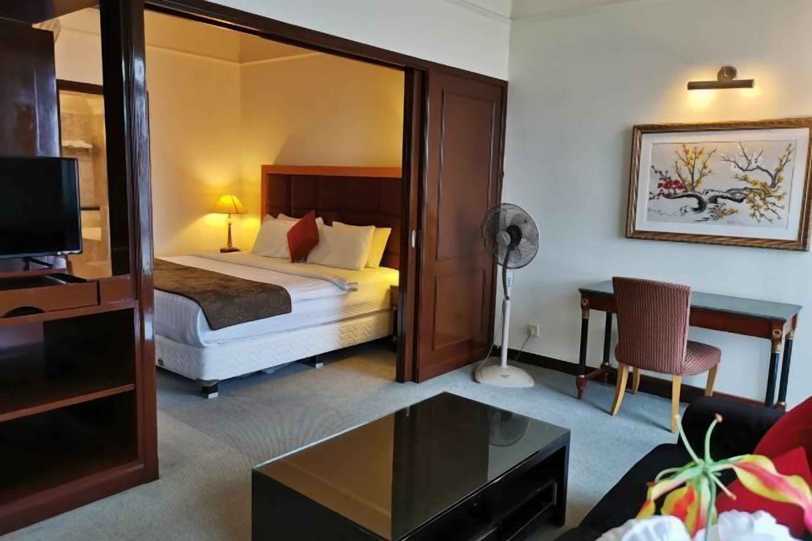 Premium bedding, desk, iron/ironing board, rollaway beds