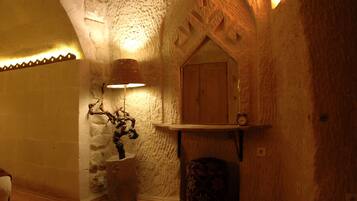 Cave Suite with Hammam | 1 Schlafzimmer, hochwertige Bettwaren, Daunenbettdecken, Zimmersafe