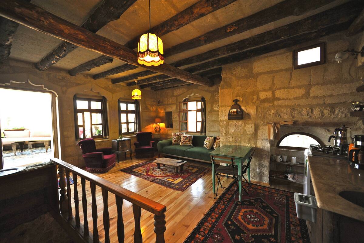 Duplex Stone Suite | 1 makuuhuone, ylelliset vuodevaatteet, untuvapeitot