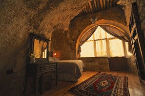 1 bedroom, premium bedding, down duvets, in-room safe - Anitya Cave House (Ürgüp)