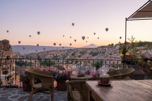 Cave Suite with Terrace | Terrace/patio