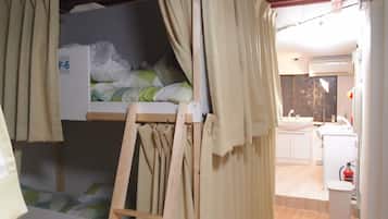 Female Only Dormitory - Max 6 (Cash Only. No Credit card) | WiFi (無料)