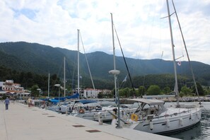 Una spiaggia nelle vicinanze