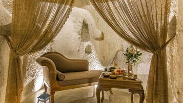 King Suit, One Double Bed, Non Smoking | Comodidades do quarto