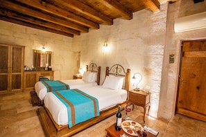 Deluxe Twin Room, 1 Bedroom, Courtyard View, Non Smoking, Ground Floor