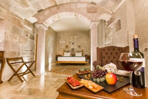Imperial Suit, Non Smoking | 1 bedroom, premium bedding, minibar, in-room safe - Imperial Cave Suites & Spa (Nevsehir)