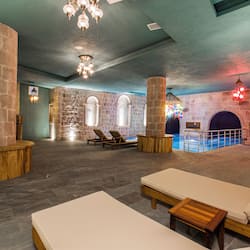 Sauna, baño turco o hammam, tratamientos corporales y aromaterapia