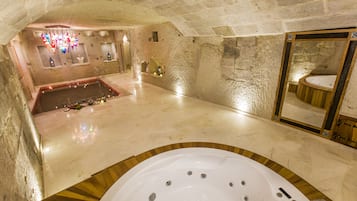 Una piscina techada