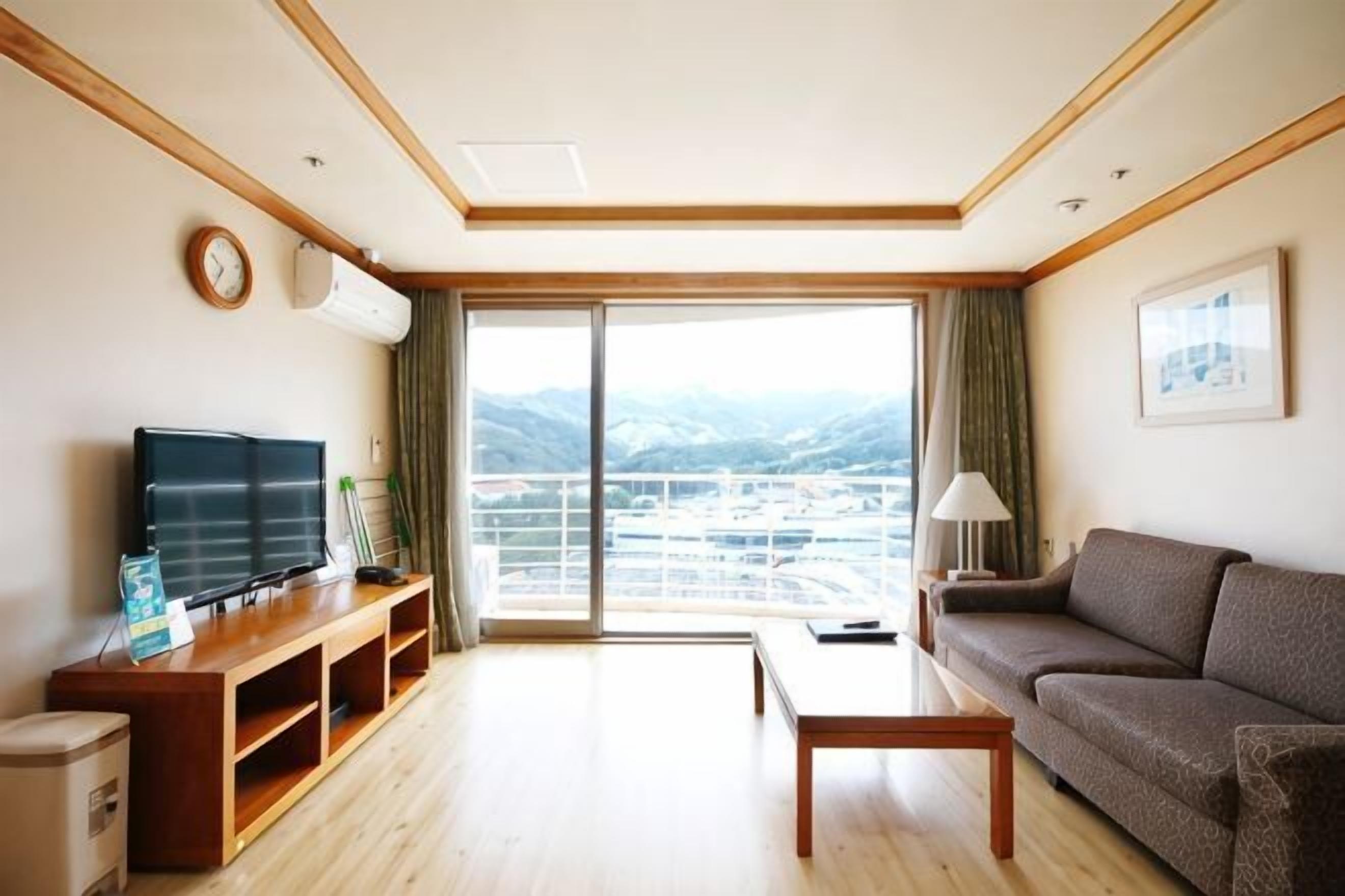 Living area | LCD TV, table tennis