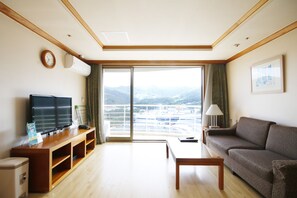 패밀리 온돌룸 (27) : 겨울 시즌 슬로프 전망 객실 배정시 20000원(1박당) 추가 요금 발생 | 객실에서 보이는 전망