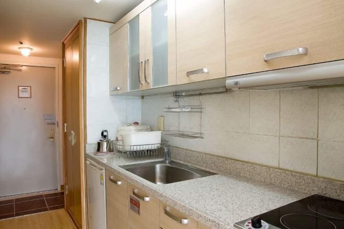Fridge, microwave, rice cooker, cookware/dishes/utensils