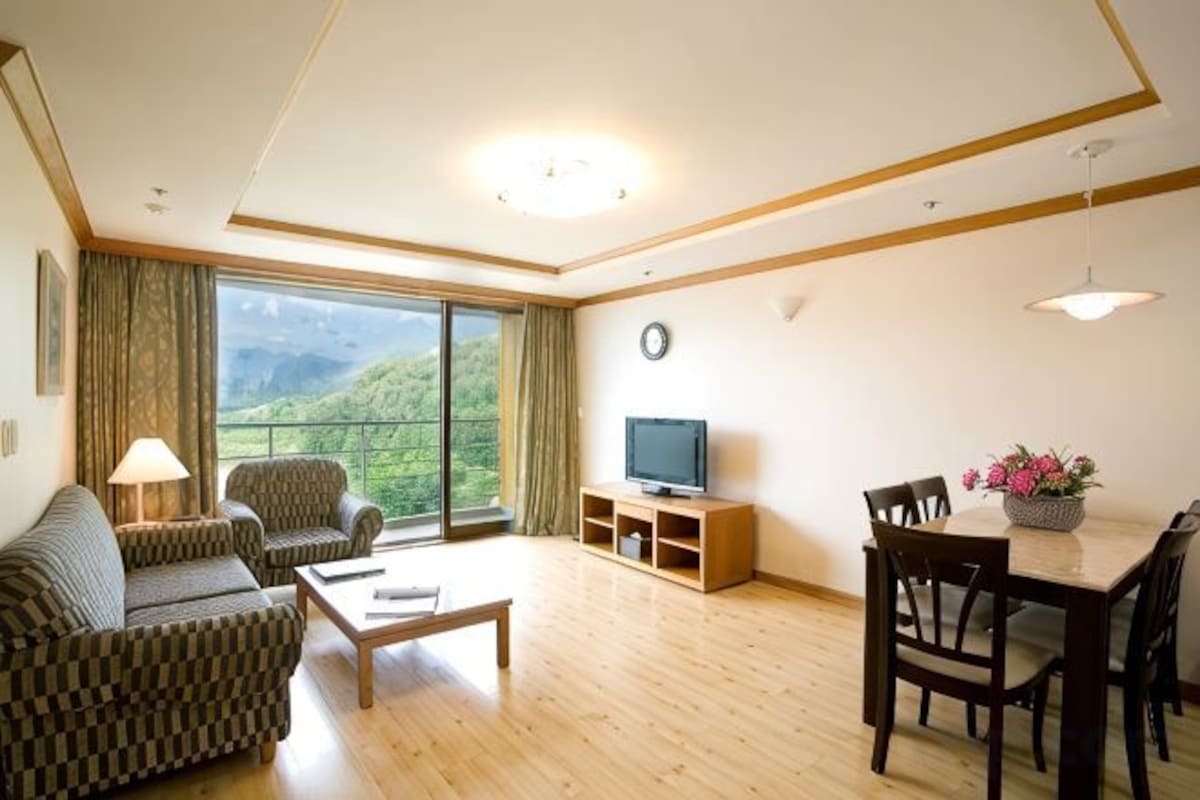 Living area | LCD TV, table tennis