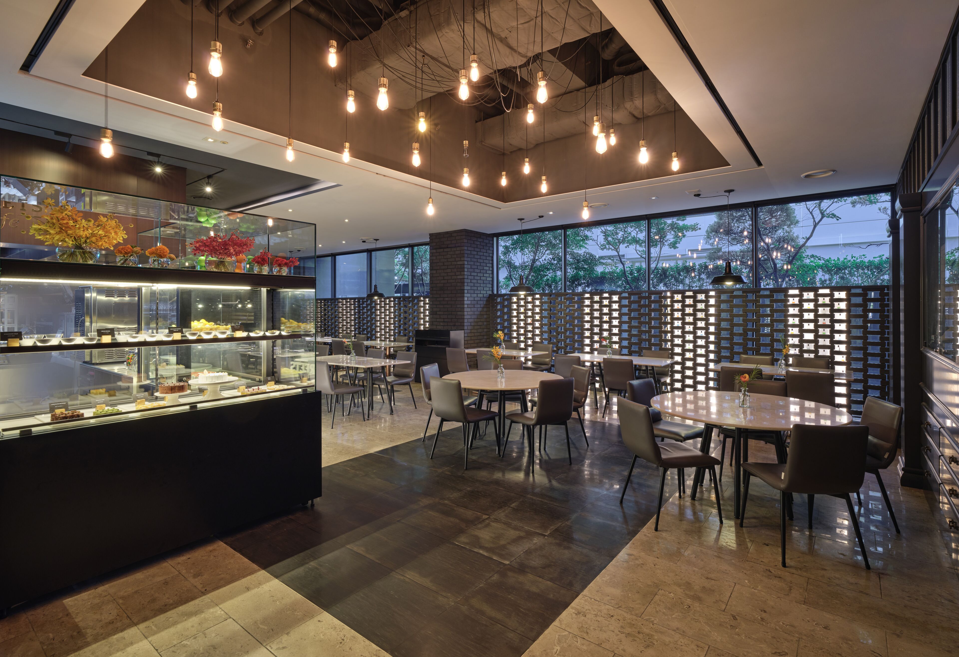 2 restaurantes; se sirven desayunos, comidas y cenas