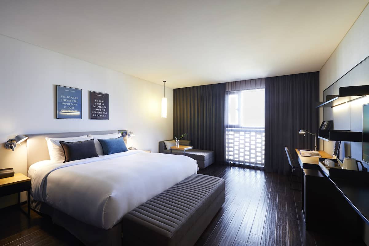 Luxe beddengoed, donzen dekbedden, een kluis op de kamer