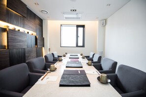 Premium bedding, down duvets, in-room safe, individually furnished - GLAD Yeouido (Seoul)