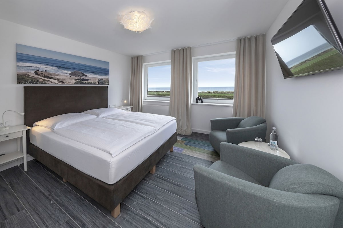 double room, ocean view | living area | flat-screen tv