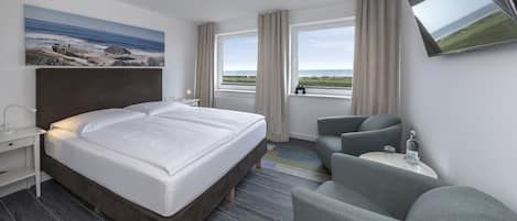 Double Room, Ocean View | Living area