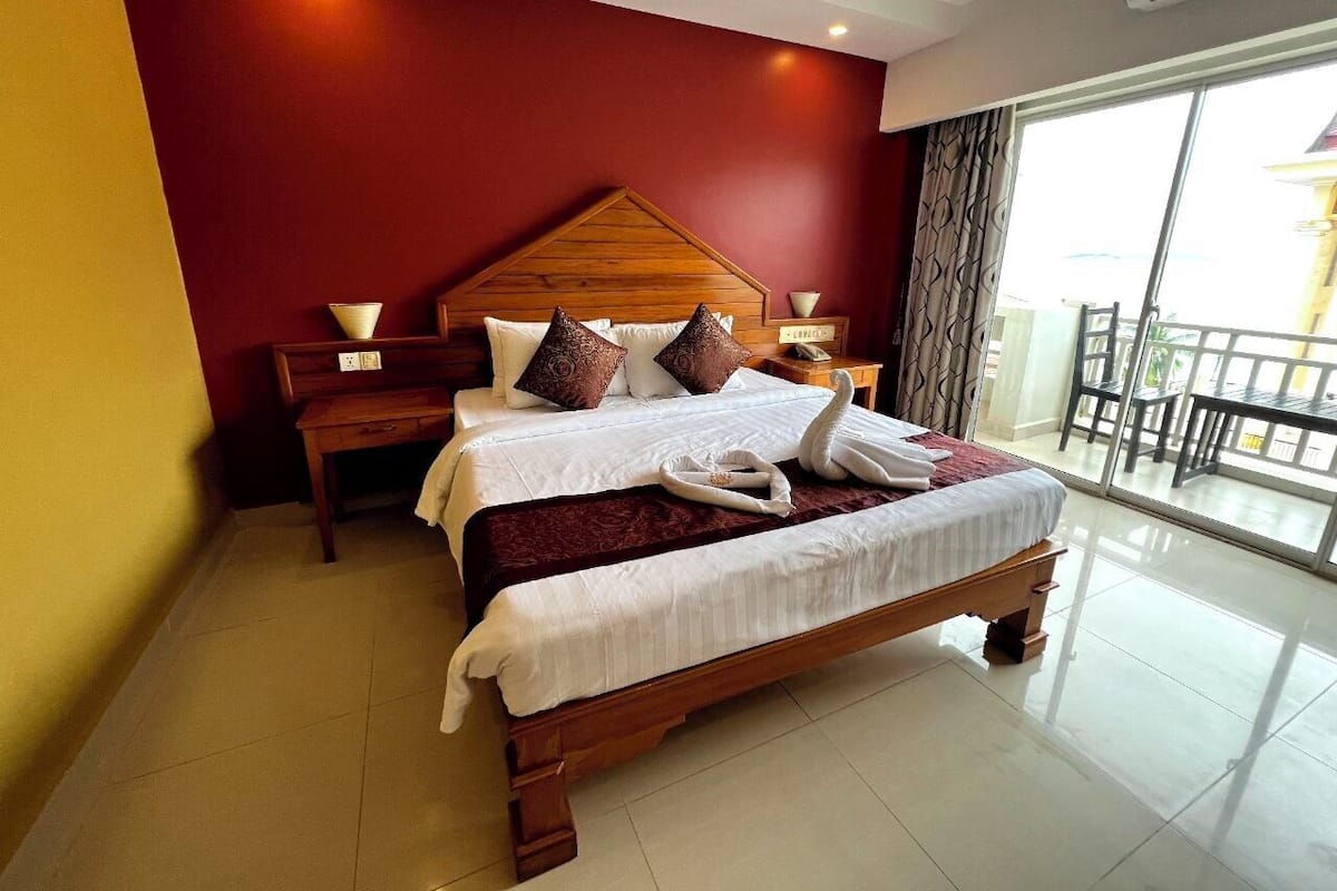 Deluxe King Pool View | 1 bilik tidur, peralatan tempat tidur premium, gebar bulu kapas 