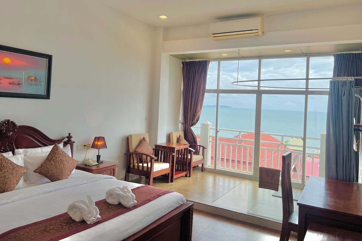 Deluxe King Sea view | 1 bedroom, premium bedding, down comforters, pillowtop beds
