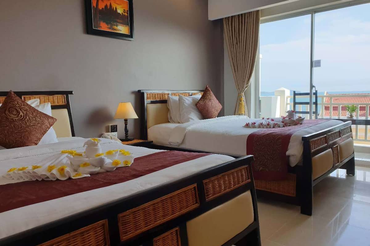 Deluxe Twin Sea view | 1 bedroom, down duvets, pillow-top beds, in-room safe