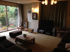 Lobby lounge