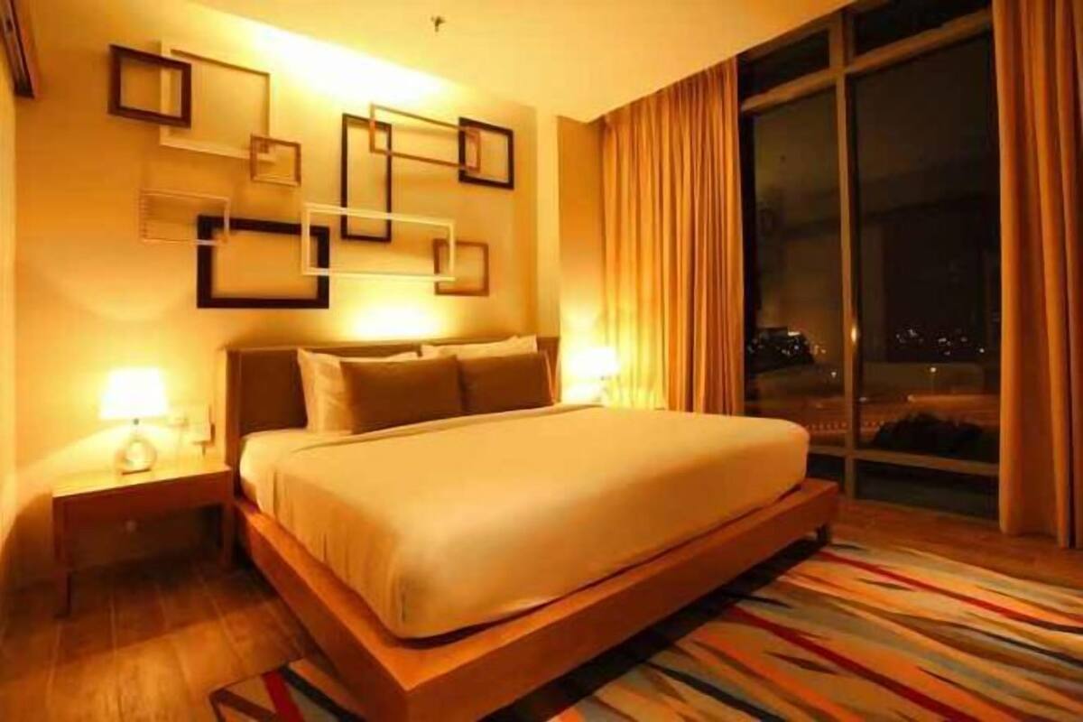 In-room safe, iron/ironing board, rollaway beds, free WiFi