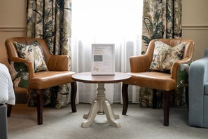 Superior Family Room | Een bureau, verduisterende gordijnen, gratis wifi, beddengoed