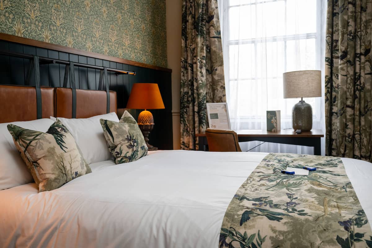 Comfort Double Room | Desk, blackout drapes, free WiFi, bed sheets