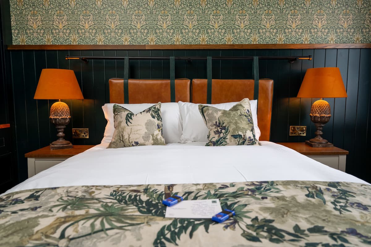 Desk, blackout drapes, free WiFi, bed sheets