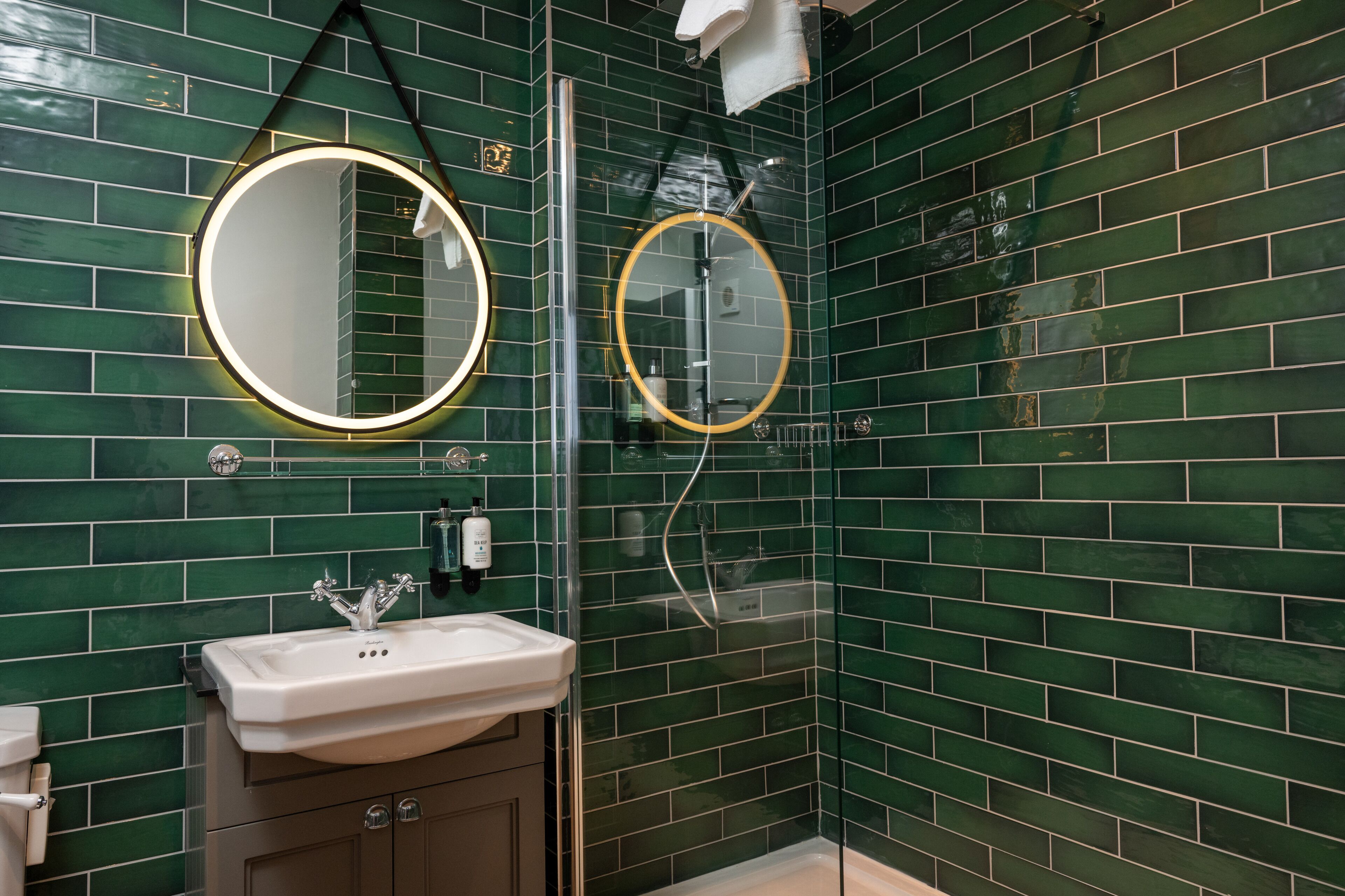 Comfort Double Room | Bathroom | Shower, hair dryer, towels