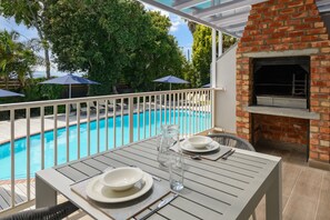 Studio Apartment with Patio | Vistas del balcón