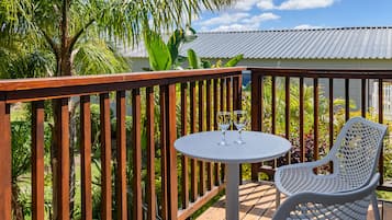 Twin Room with Patio | Ausblick vom Zimmer