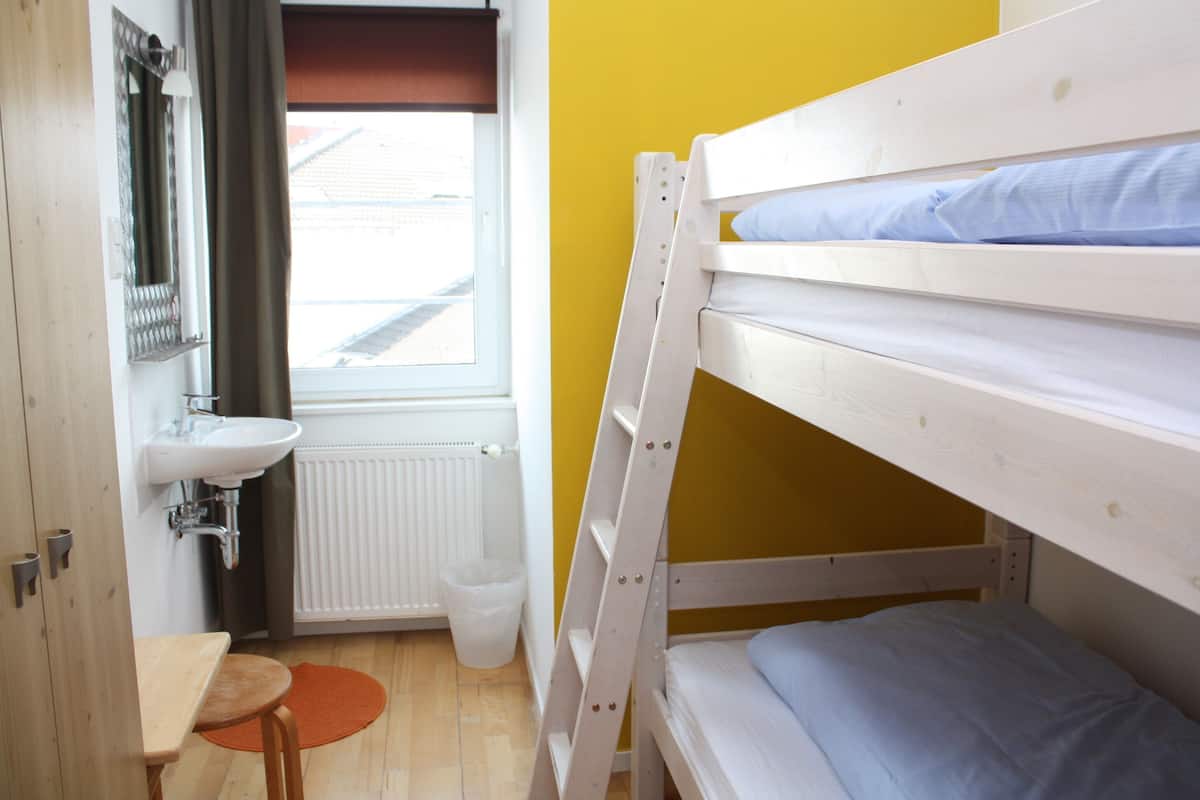 Standard Twin Room (shared bathroom) | Individually decorated, individually furnished, iron/ironing board