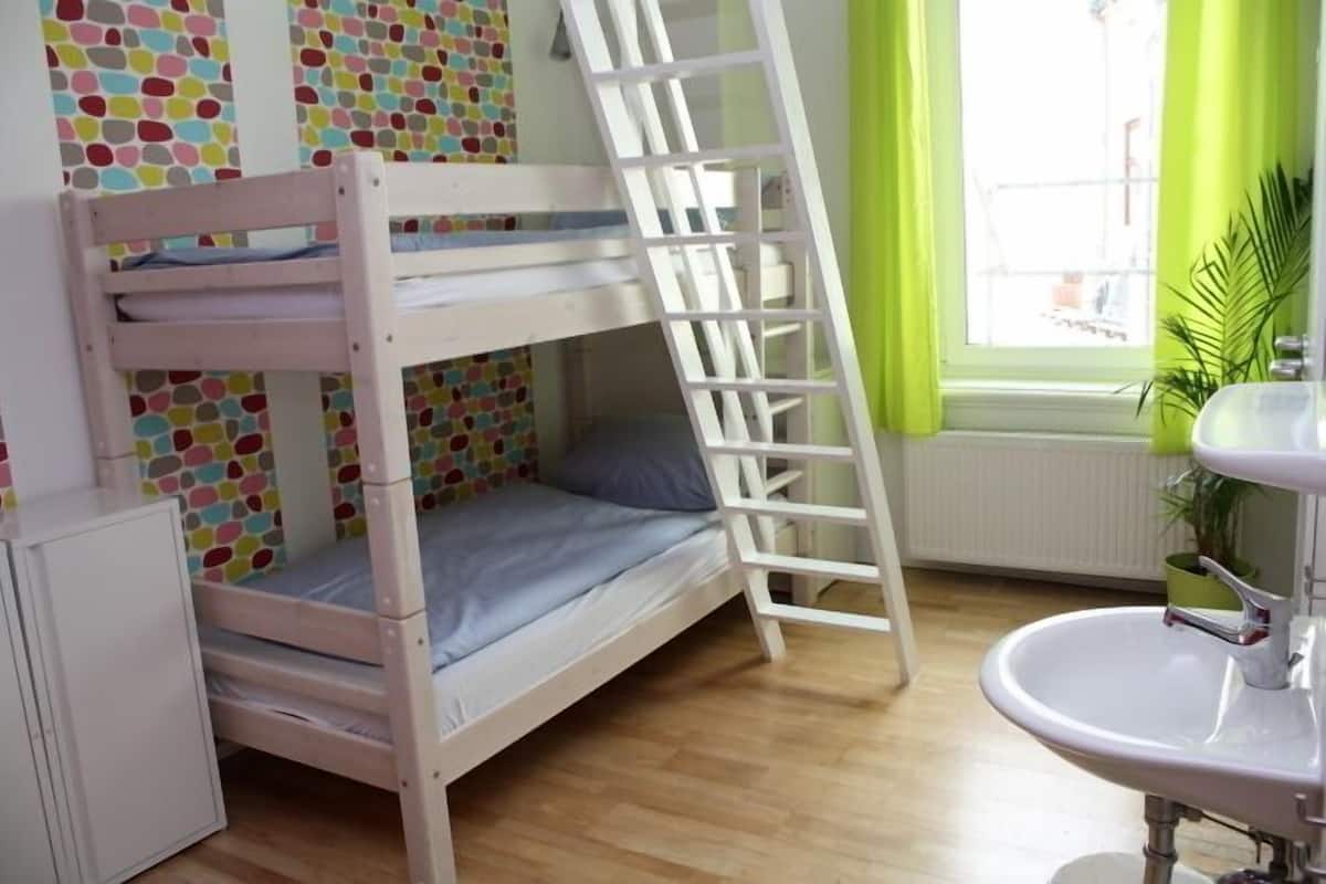 Quadruple Room, Mixed Dorm, Ensuite | Individually decorated, individually furnished, iron/ironing board
