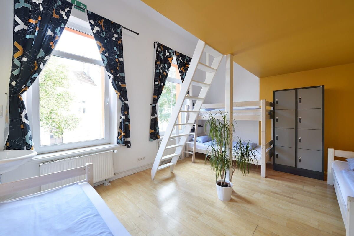 Basic Shared Dormitory, Mixed Dorm, Shared Bathroom (7 people) | Individually decorated, individually furnished, iron/ironing board