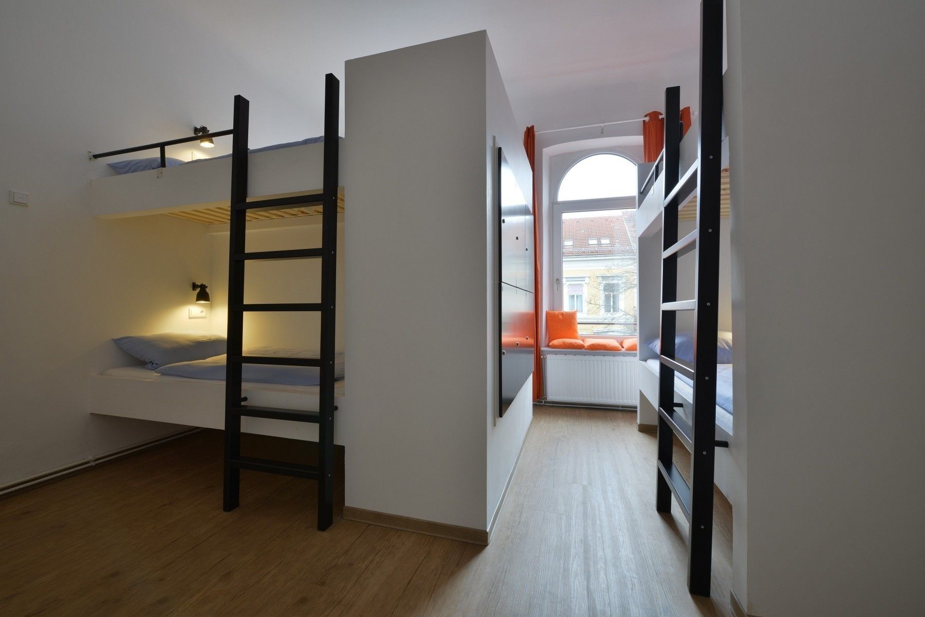 Achtbettzimmer, Gemischter Schlafsaal, mit Etagenbad