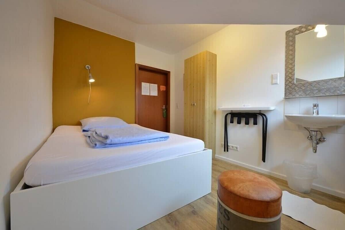 Standard Single Room (shared bathroom) | Individually decorated, individually furnished, iron/ironing board